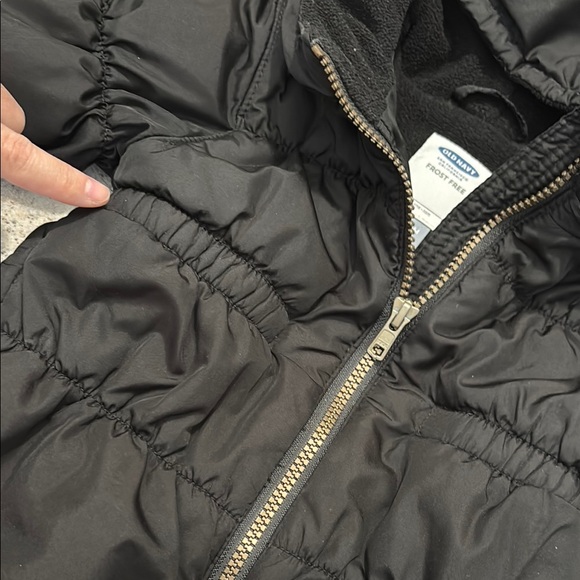 10/$30 Old Navy Black Kids Puffer Jacket - Picture 4 of 10